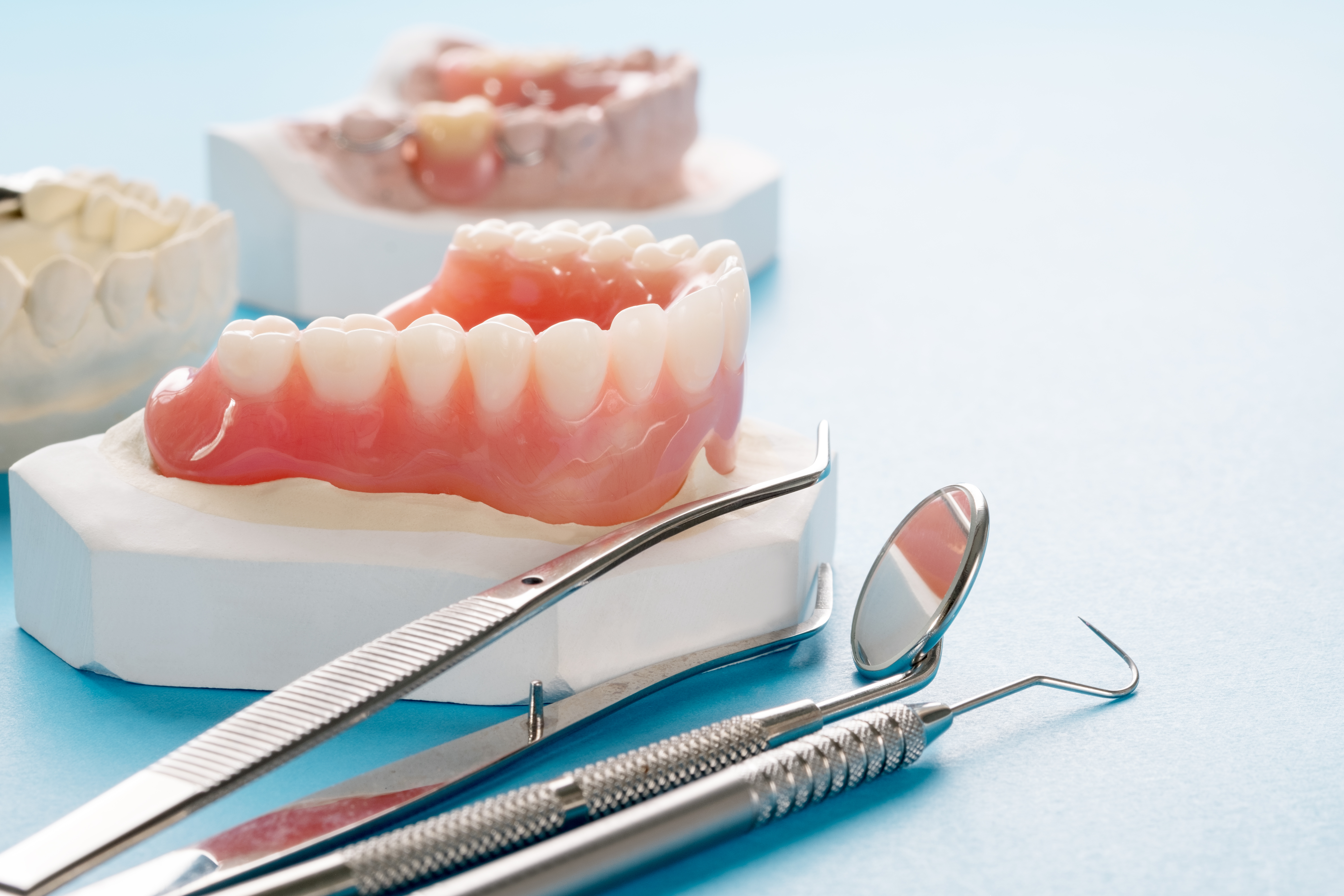 What are the different types of dentures - Complete removable dentures